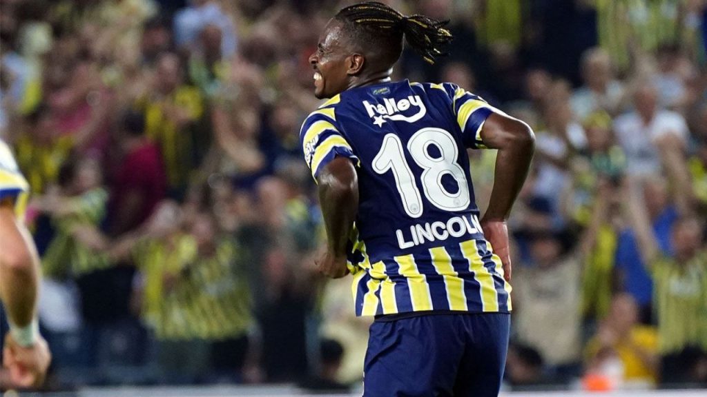 Bursaspor, Lincoln Henrique ve Lewis Baker ile sözleşme imzaladı