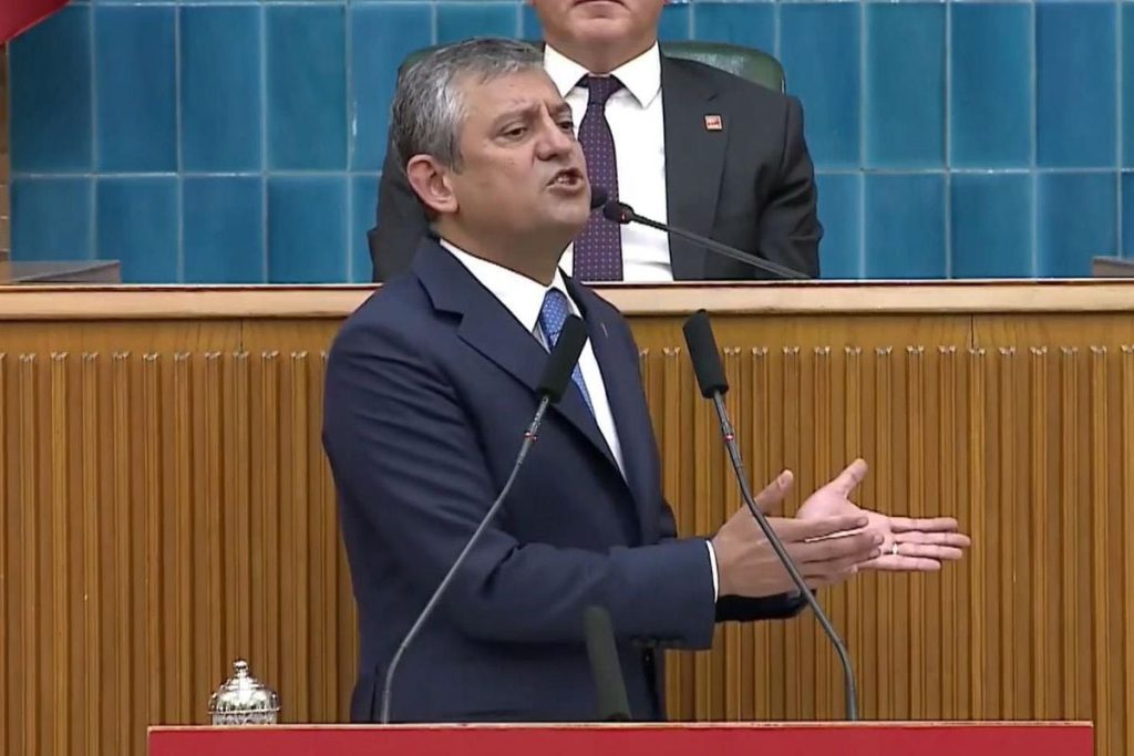 CHP Liderliği: Kurultay ve Emekçilerin Durumu Üstüne Keskin Eleştiriler