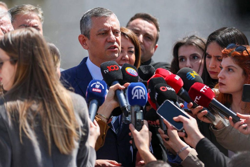 CHP’de Olağanüstü Kurultay Krizi ve ‘Yeni Yol’ İddiaları