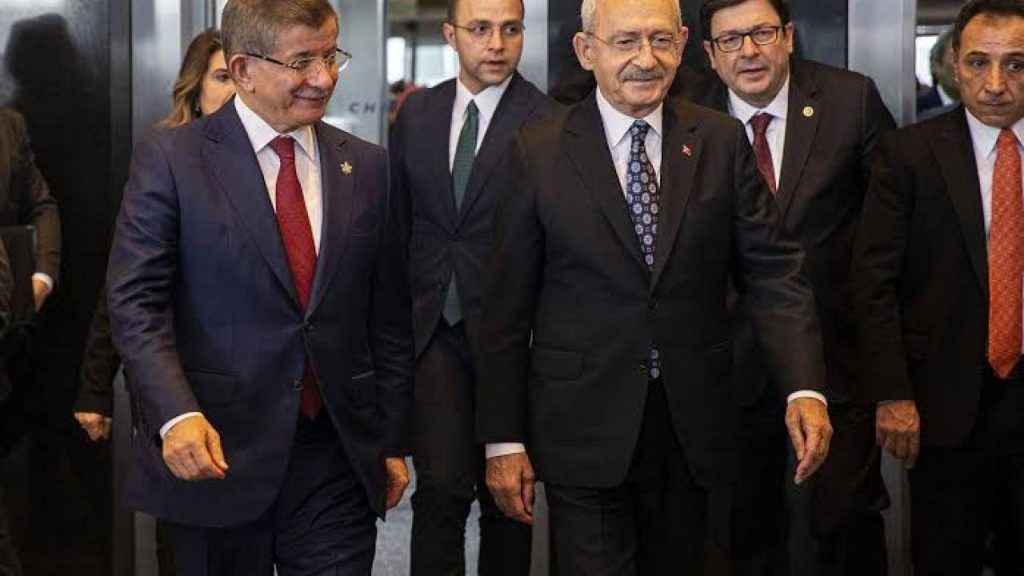 CHP’de yeniden bölünme iddiası yükseliyor: Davutoğlu’dan sert çıkış