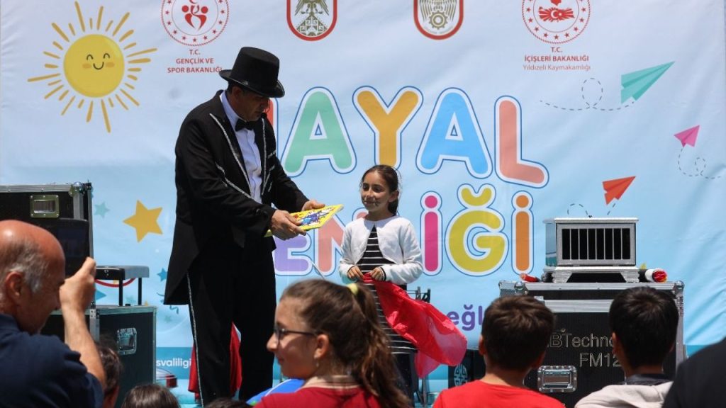 Çocuk Şenliği Sivas’ta Büyük İlgi Gördü