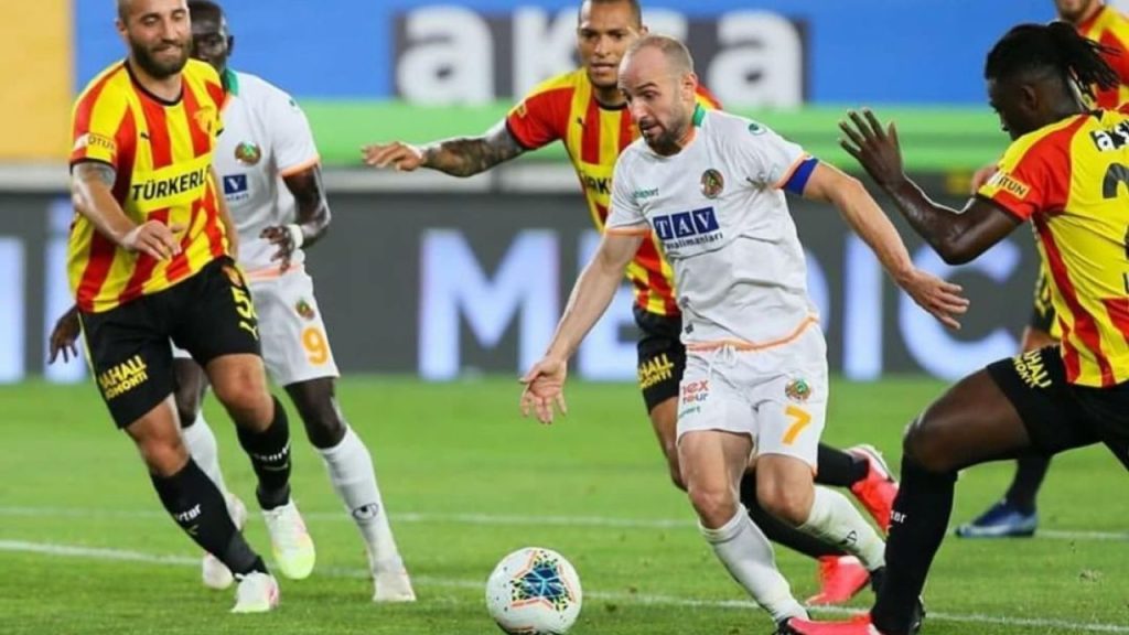 Efecan Karaca Alanyaspor’a Veda Mesajı: 13 Yıllık Yolculuk ve Yeni Hedefler