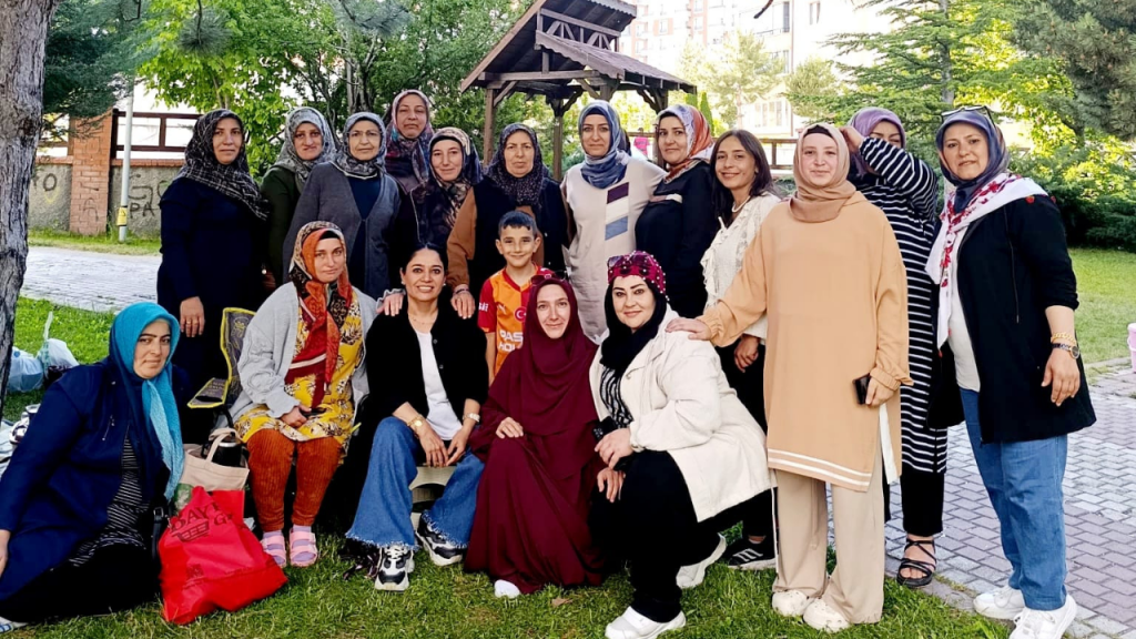 Fatih’te Kadınlar Piknikte Buluştu: Dayanışma ve Komşuluk Güçlendi