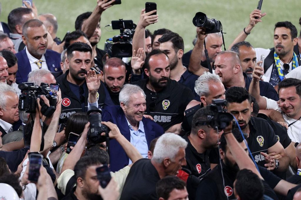 Fenerbahçe Genel Kurulu’nda Aziz Yıldırım Başkan Seçildi