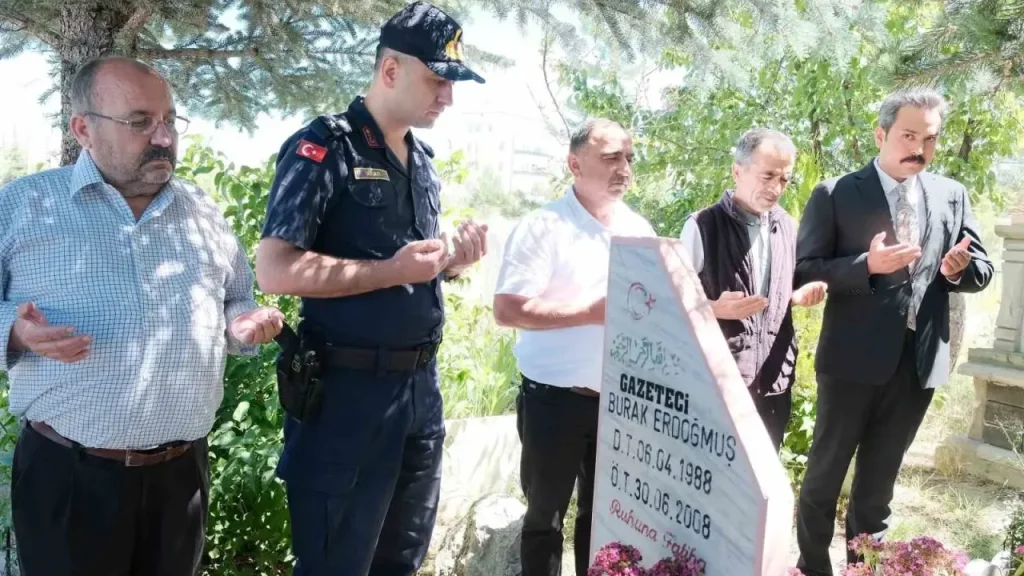 Garipler’deki anmada genç gazeteci Burak Erdoğmuş unutulmadı
