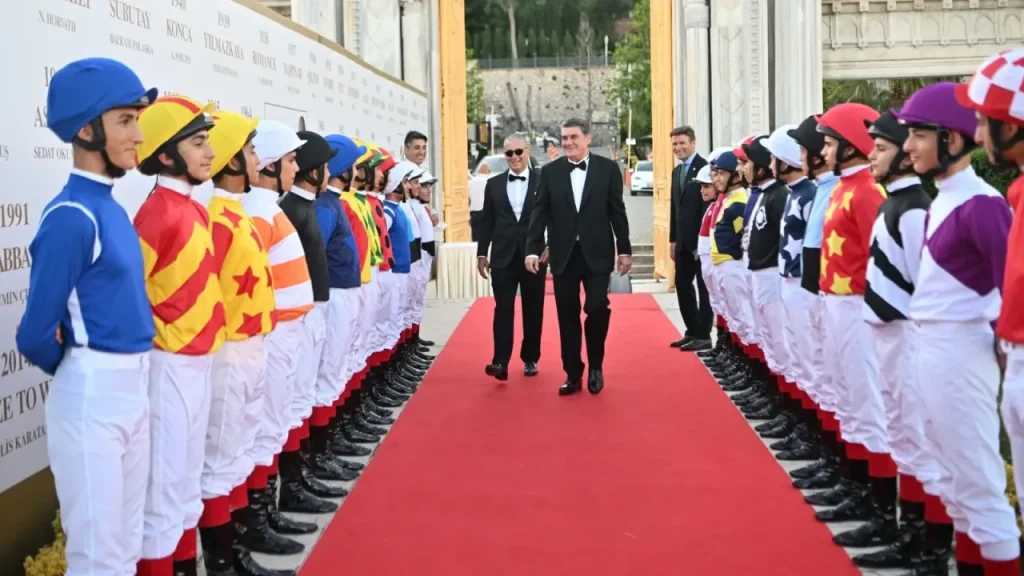 Gazi Koşusu’nun 100. Yılı Çırağan’da Görsel Şölenle Kutlandı