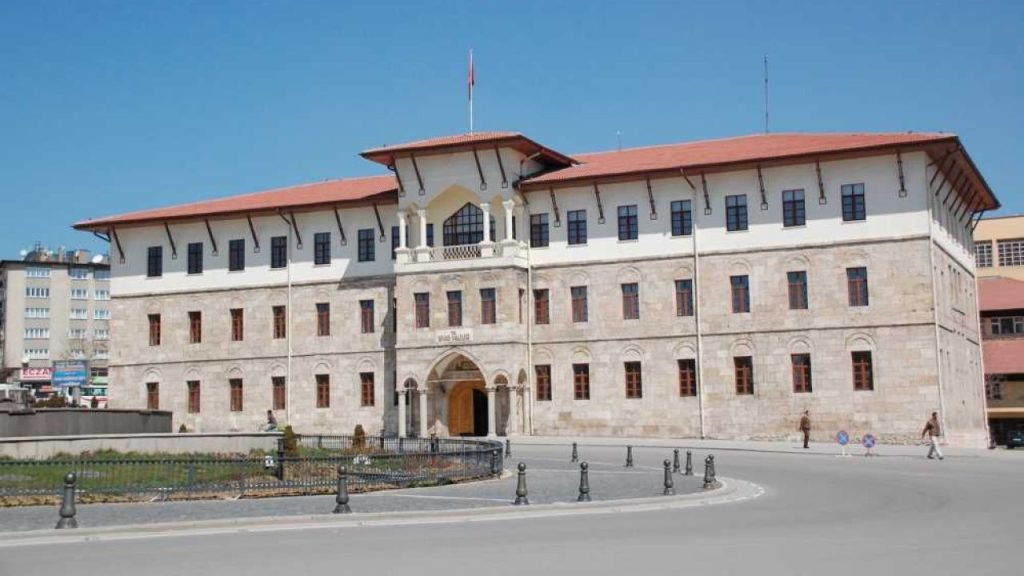 Göl ve su kanallarında güvenlik uyarısı: Yasak ve kontrolsüz alanlarda girmek tehlikeli