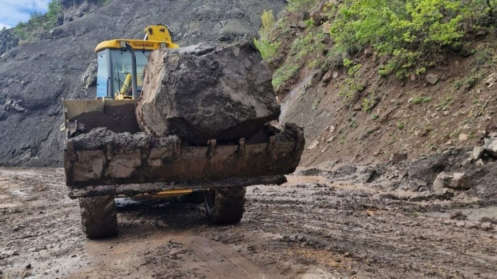 İlçe Köylerinde Yol ve Su Projelerinde Tamamlanma Sağlandı