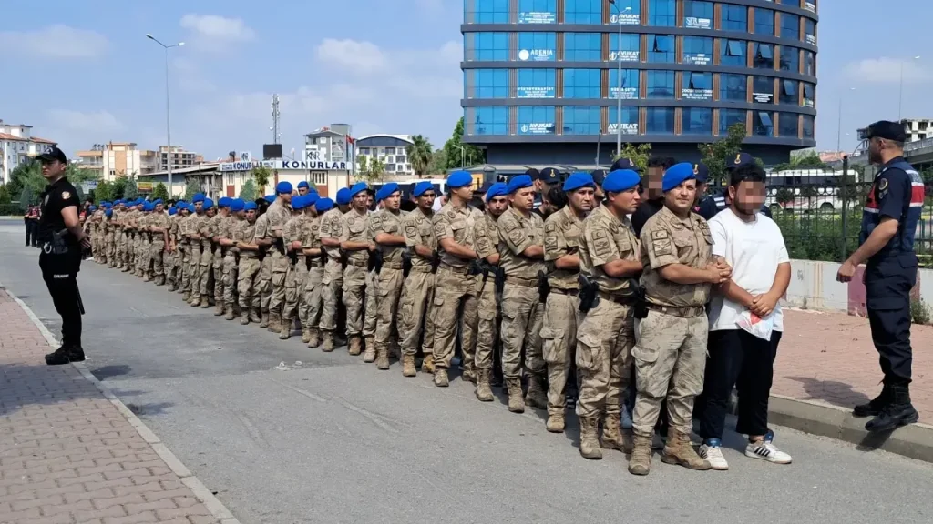 Jandarmadan 27 ilde 80 gözaltı formlu operasyon