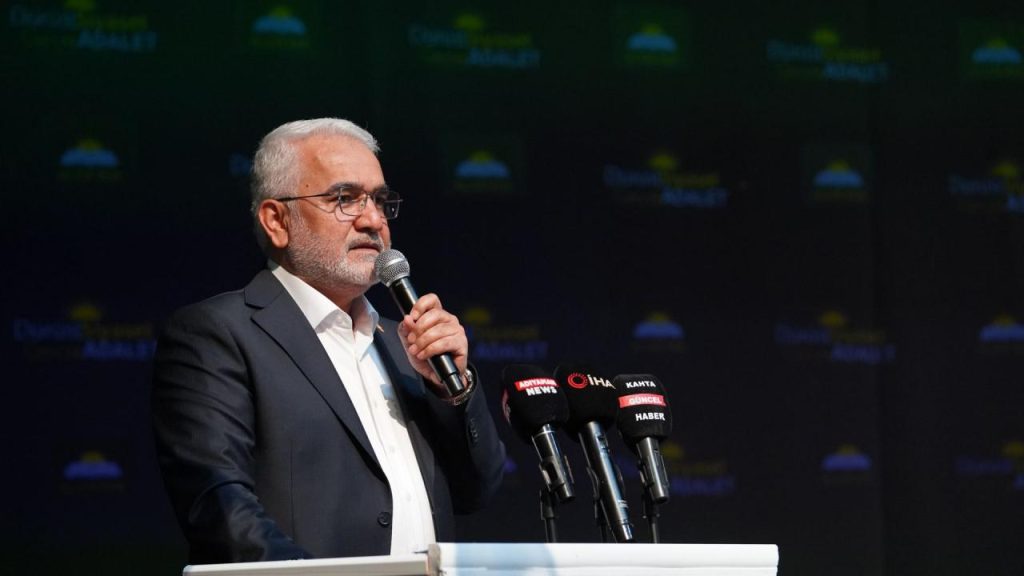 Kâhta’da HÜDA PAR Kongresi: Erken Seçim ve Ekonomi Tartışmaları Öne Çıktı