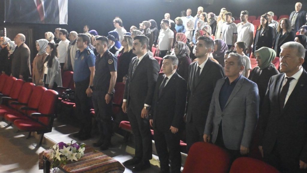 Kapanış Programında Miniklere Karneler ve Ödüller