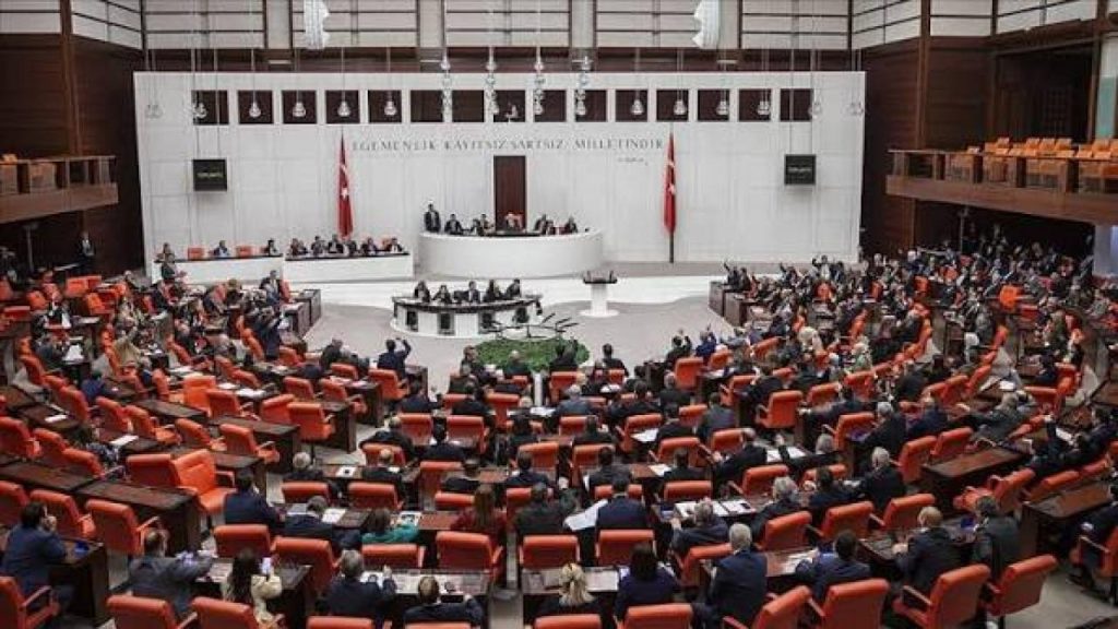 Karma Komisyona sevk edilen dokunulmazlık dosyaları gündemde