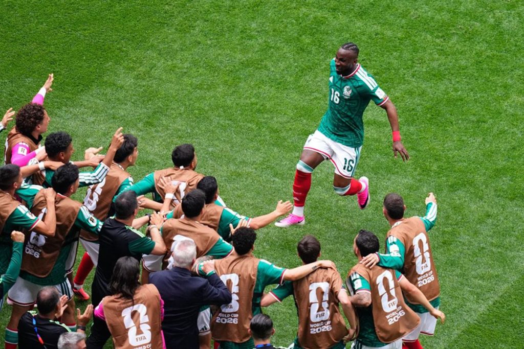 Meksika, Dünya Kupası açılışında Güney Afrika’yı 2-0 mağlup etti