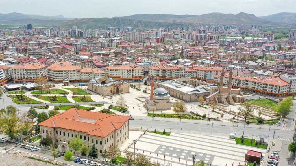 Milli Mücadele Caddesi’nde yol çalışması için kısa sürede alternatif güzergahlar kullanılsın