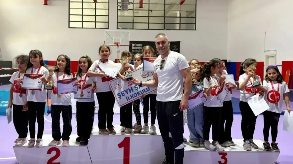 Minikler B Satranç İl Birinciliği ödülleri sahiplerini buldu