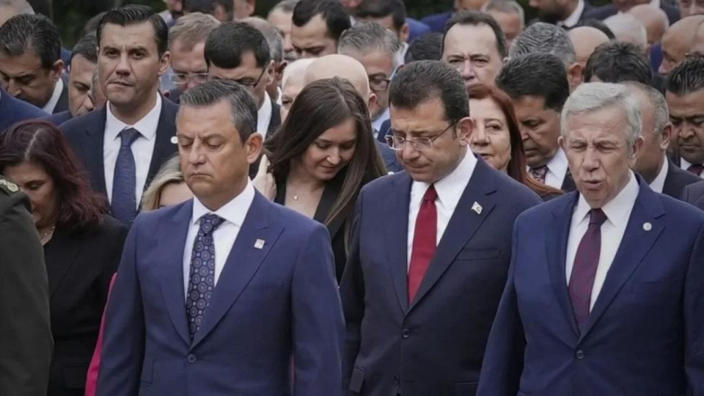 Özgür Özel İçin Yeni Siyasi Parti Sesleri ve Mansur Yavaş İtirafı