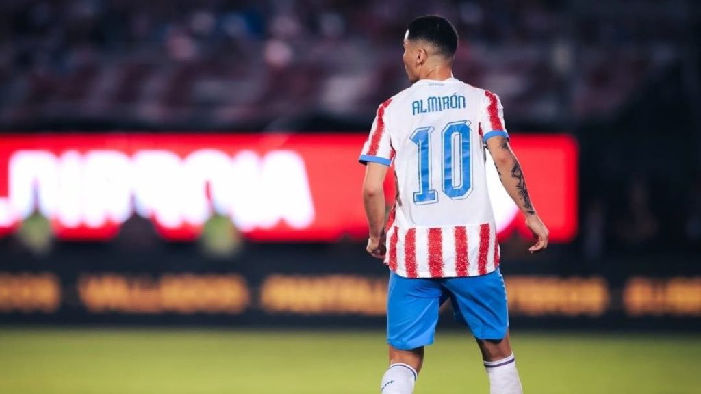 Paraguaylı yıldız Miguel Almirón kırmızı kartla dünya gündeminde