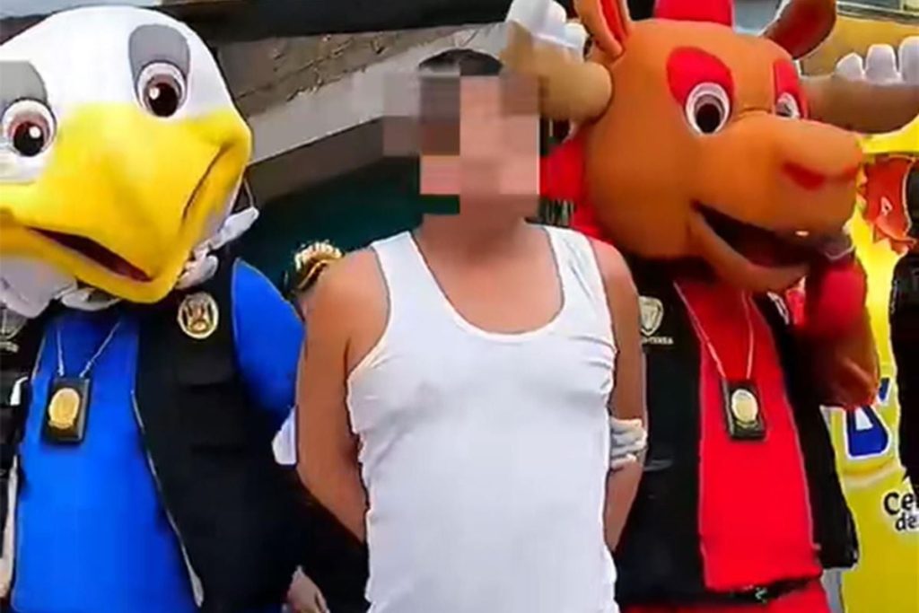 Peru Polisi Maskotlarla Baskınla Binlerce Kokain Ele Geçirdi