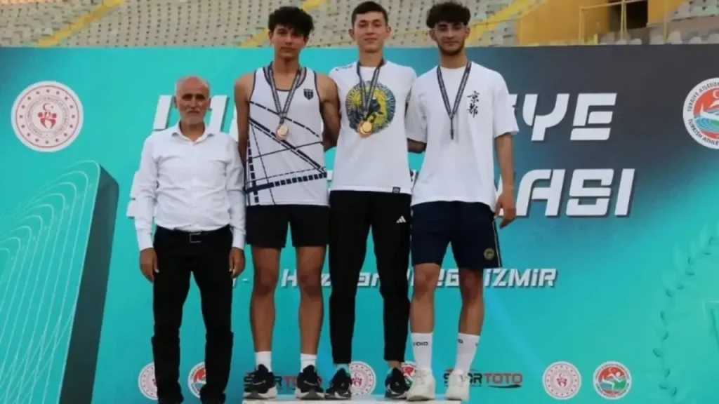 Sivaslı Sporcular Şampiyonadan Ödülle Döndü: Türkiye İkinciliği ve Bronz Madalya