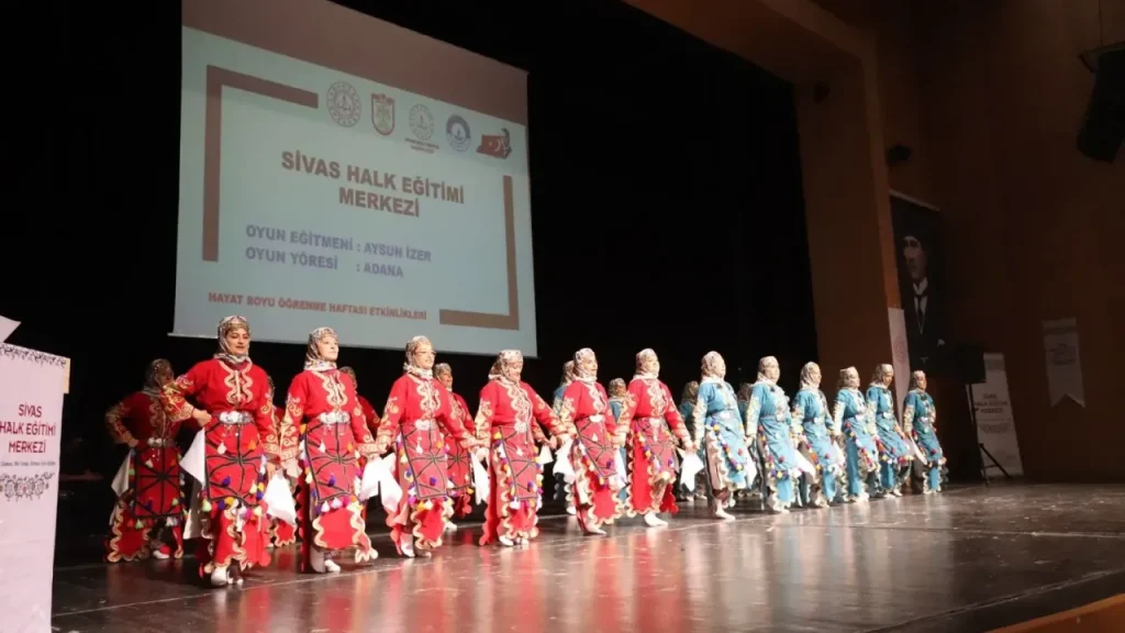 Sivas’ta Halk Oyunları ve Halk Müziği Programı Coşkuyla Gerçekleşti