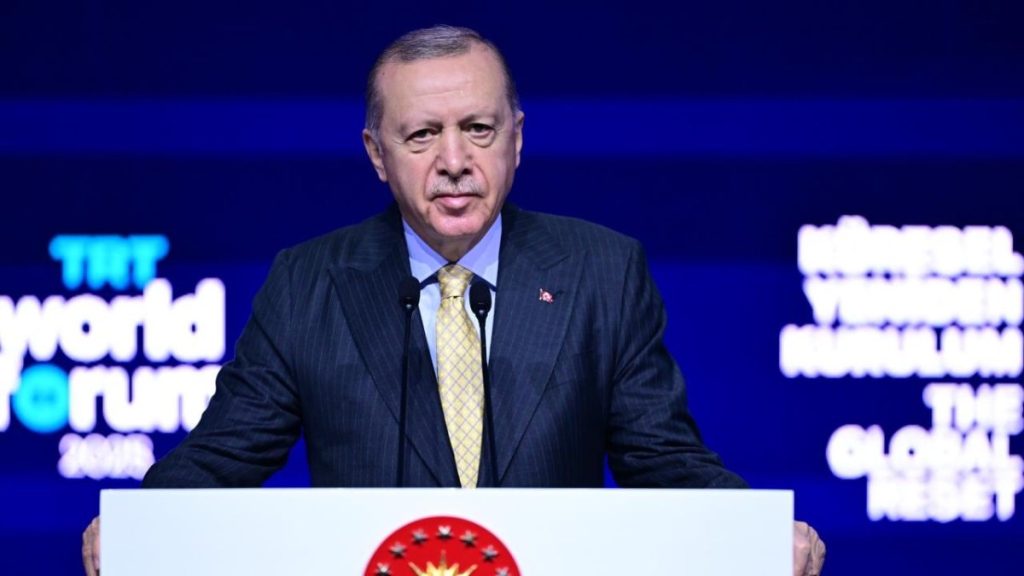 Türkiye’nin Savunma Güçlenmesi: Deniz Gücü ve Bayrak Töreni