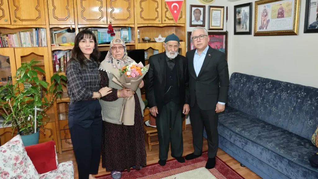 Vali Şimşek Babalar Günü’nde şehit ailesini ziyaret etti