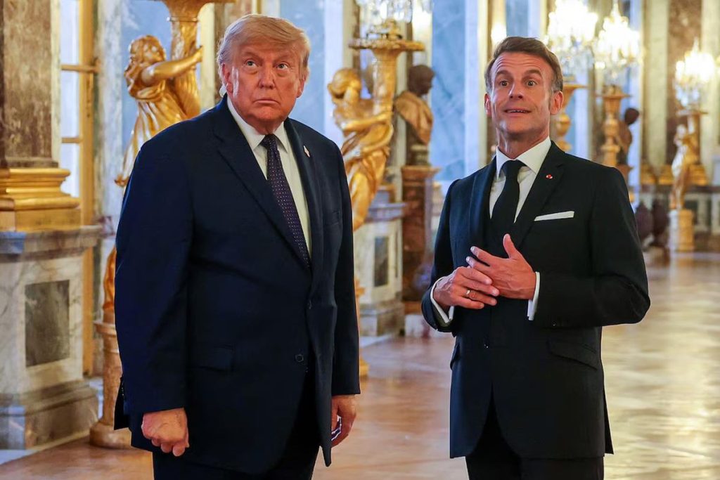 Versay’daki sürpriz imza ve saray turu: Trump için özel anlar