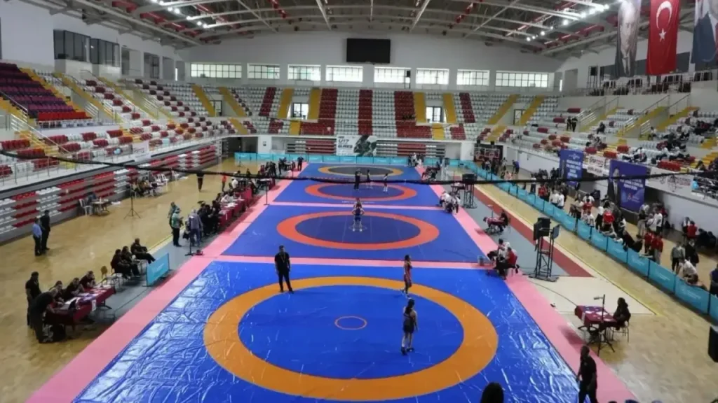 Yıldızlar Güreş Şampiyonası Sivas’ta sürüyor