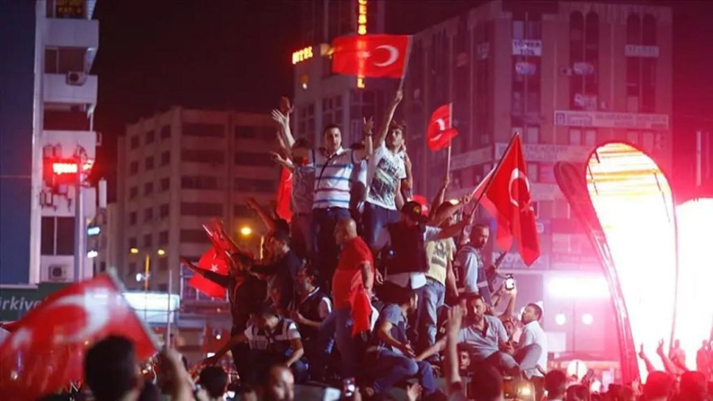 15 Temmuz Sempozyumu: Yetkili isimler ve süreç hukuki yönleriyle masaya yatırılıyor