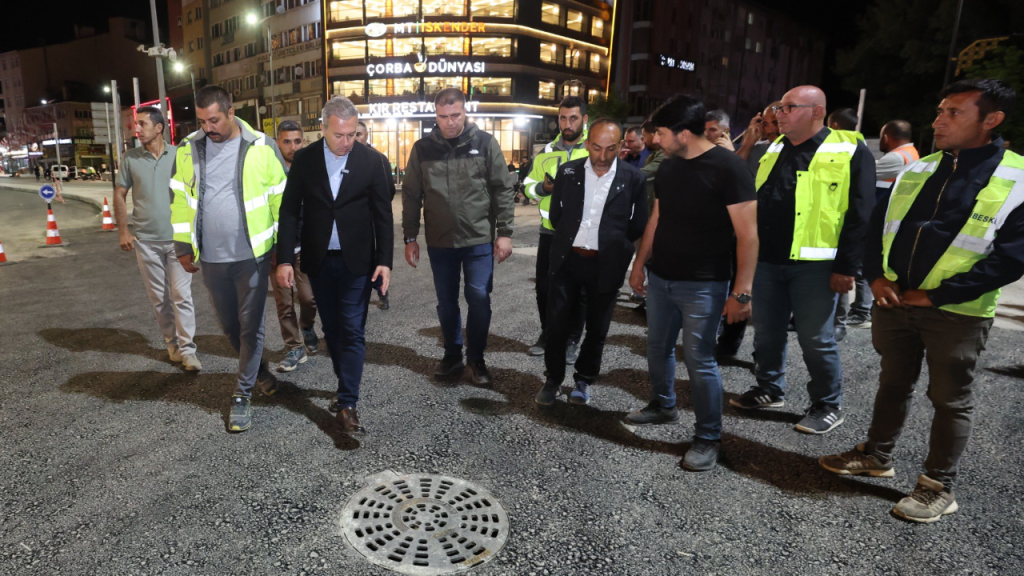 Atatürk Caddesi’nde altyapı ve üstyapıda güncel çalışmalar sürüyor