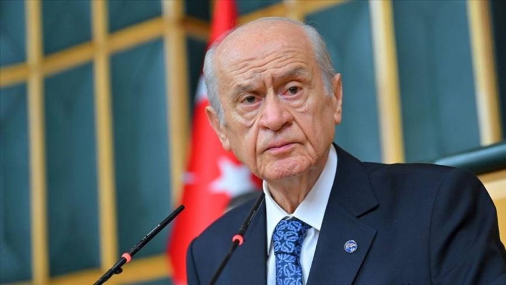 Bahçeli kapıyı kapattı: Belediyeler ve vekiller için geçiş yok