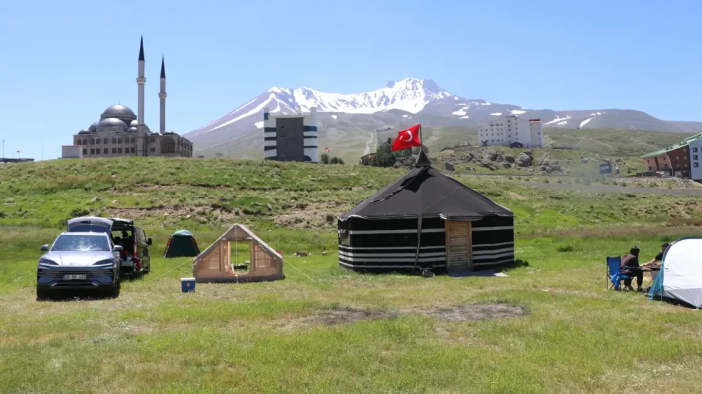 Erciyes Tekir Yaylası: Doğayla İç İçe 4 Kişilik Kamp Deneyimi