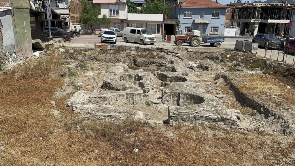 Hamam kalıntıları gün yüzüne çıktı, temizlenmesi talebi yükseliyor