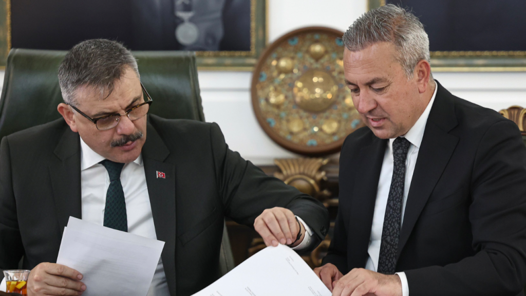 İçişleri Bakanı Çiftçi, Sivas Belediyesini ziyaret etti