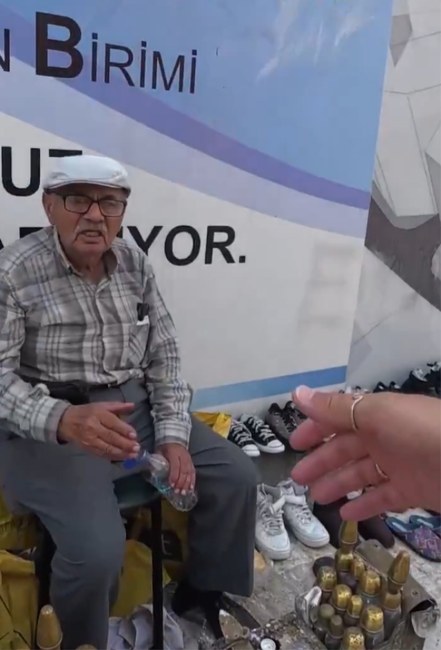 İstanbul Sokaklarında Yardımlaşma: Davud Akhundzada’dan Yaşlı Amcaya Anlamlı Destek