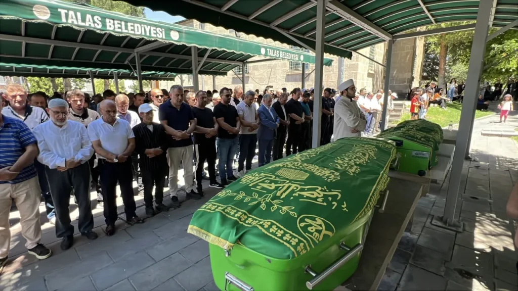 Kazada Hayatını Kaybedenler ve Ailelerinin Cenaze Yolculuğu