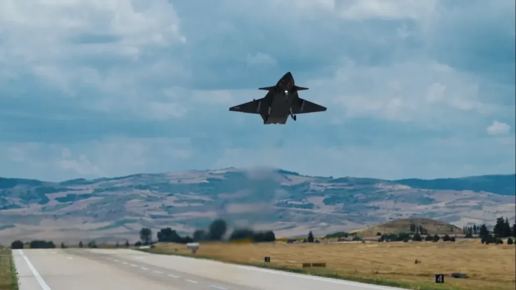 Kızılelma’dan JET-230 ile atış: Türkiye’nin ilk insansız savaş uçağı kritik aşama kaydetti