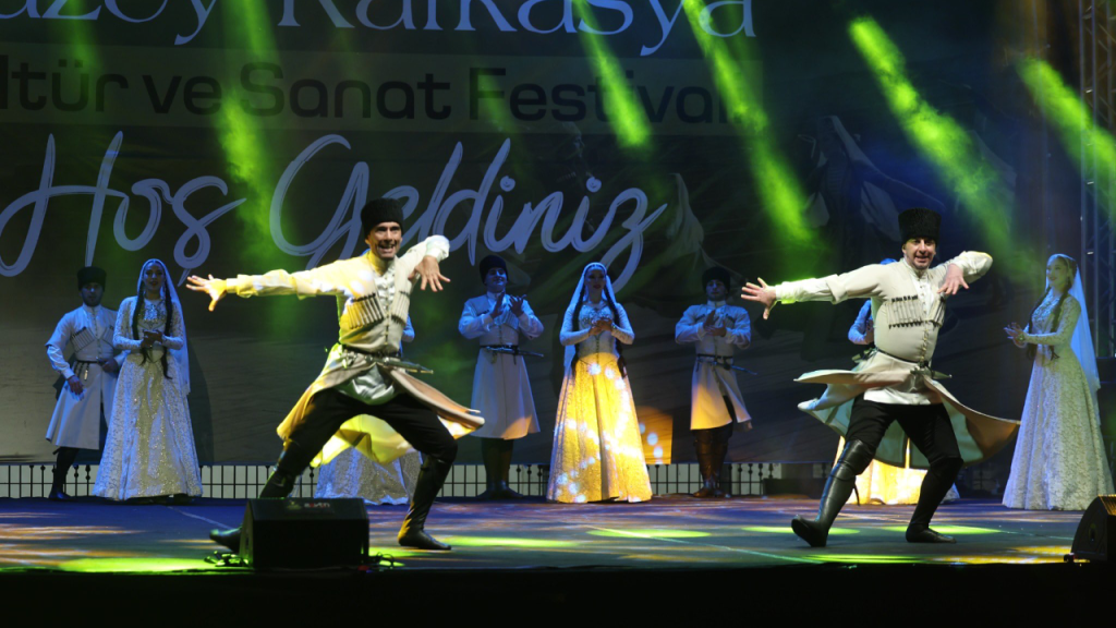 Kuzey Kafkasya Kültür ve Sanat Festivali Sivas’ta büyük coşkuyla sona erdi