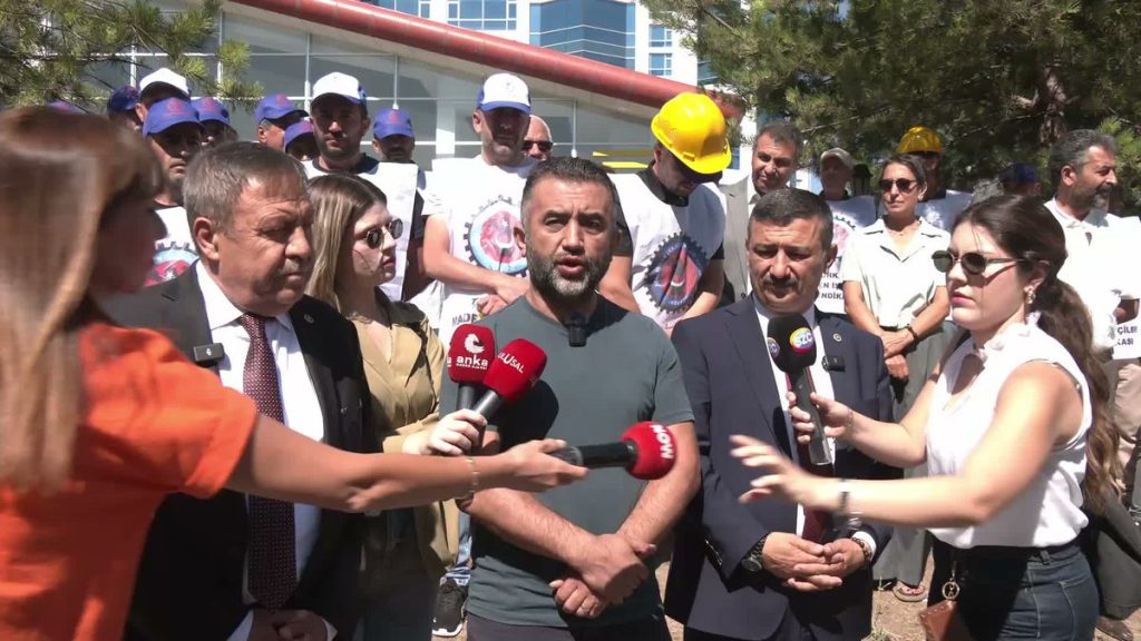Maden İşçileri Yıldızlar Holding Önünde Eylemde