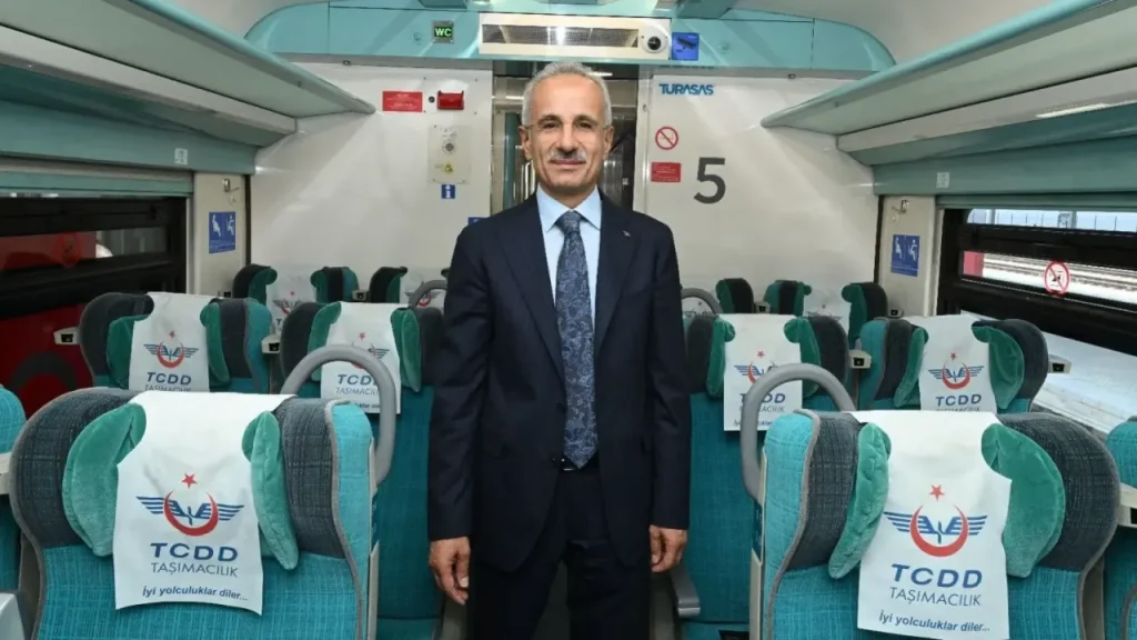 Milli Elektrikli Tren Setleri Uzunköprü-Halkalı hattında devreye alınıyor