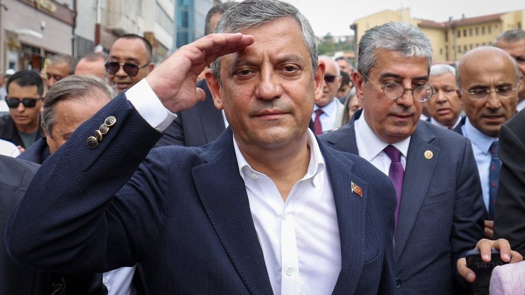 Özgür Özel, Yeni Parti’nin Genel Başkanı Görevini Üstlendi