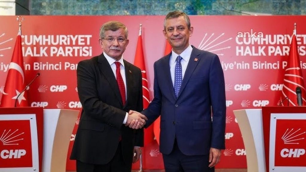 Özgür Özel’in parti kurma açıklamasına Davutoğlu’ndan yorum