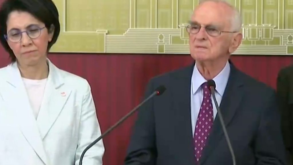 Sav: CHP hukuksuzlukla anılan bir parti konumunda