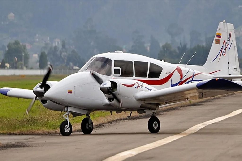 Sevilla Havalimanı’ndaki terk edilmiş Piper PA-23 için açık artırma