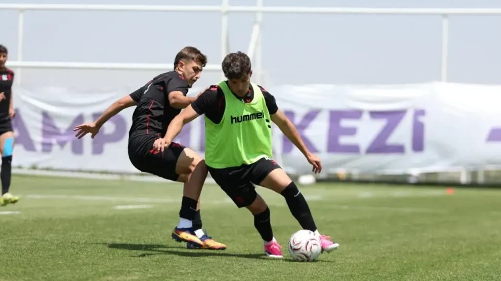Sivasspor, Pendikspor ile hazırlık maçında kozlarını paylaşacak