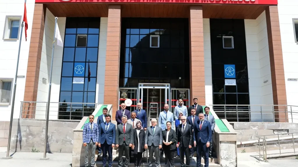 Vali Şimşek, Aile ve Sosyal Hizmetler İl Müdürlüğü’nü ziyaret etti