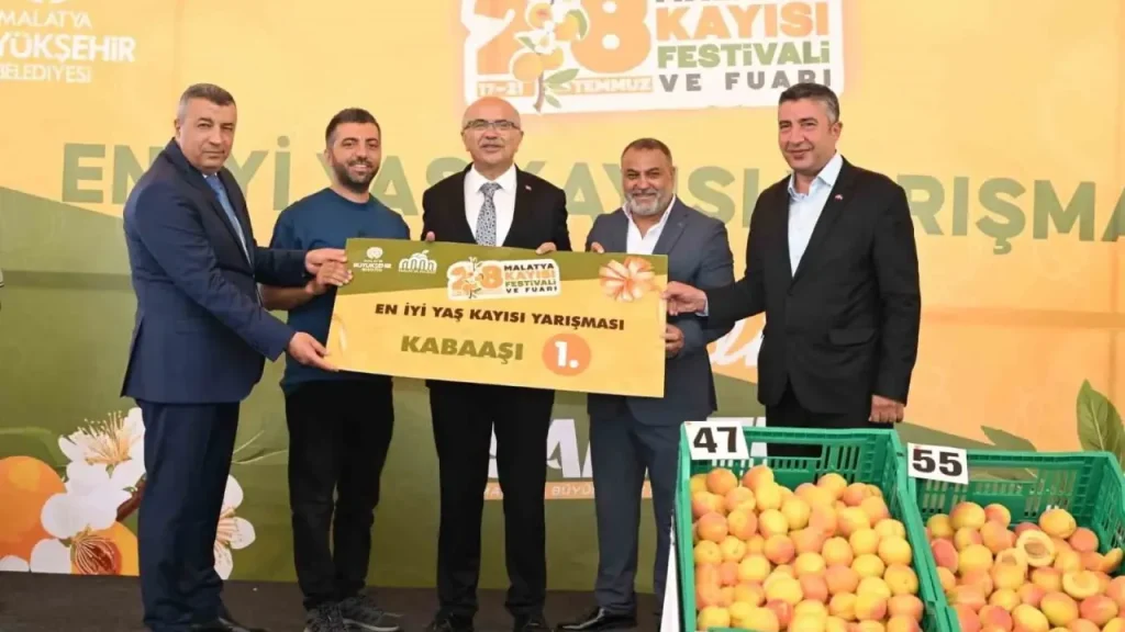 Yaş Kayısı Yarışması ve Dünya Kayısı Merkeziyle Malatya’nın Gündemi
