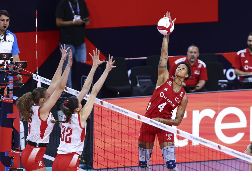 A Milli Kadın Voleybol Takımı Polonya’ya 3-2 Kaybetti