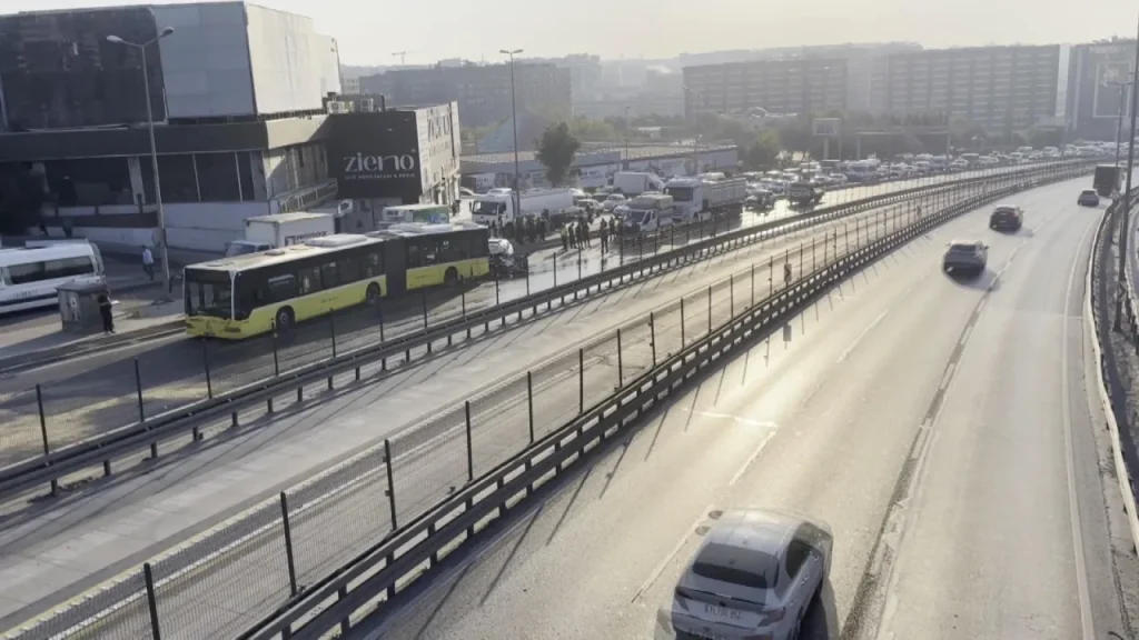 Avcılar’da meydana gelen trafik kazasında 3 kişi hayatını kaybetti