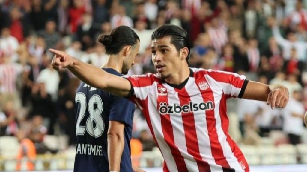 Bekir Turaç Böke, Sivasspor’dan ayrılarak Göztepe’ye transfer oldu